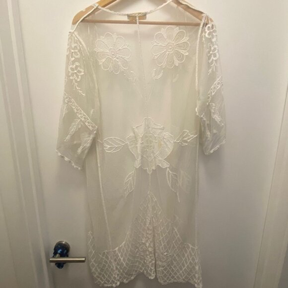 🌊✨ Flowy White Lace Beach Cover-Up by American Flirt - Size M ✨🌊 - Picture 3 of 5